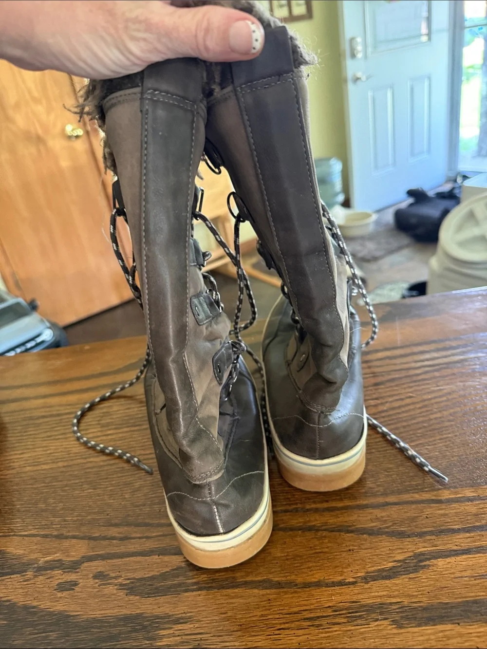 Women’s Brown Winter Lace-Up Boots with Faux Fur